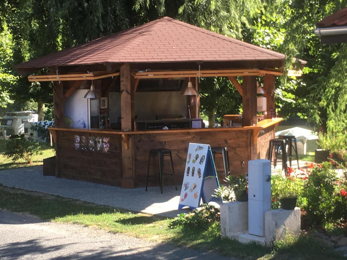 Camping Les Etoiles Saint-Sornin-Lavolps Екстер'єр фото