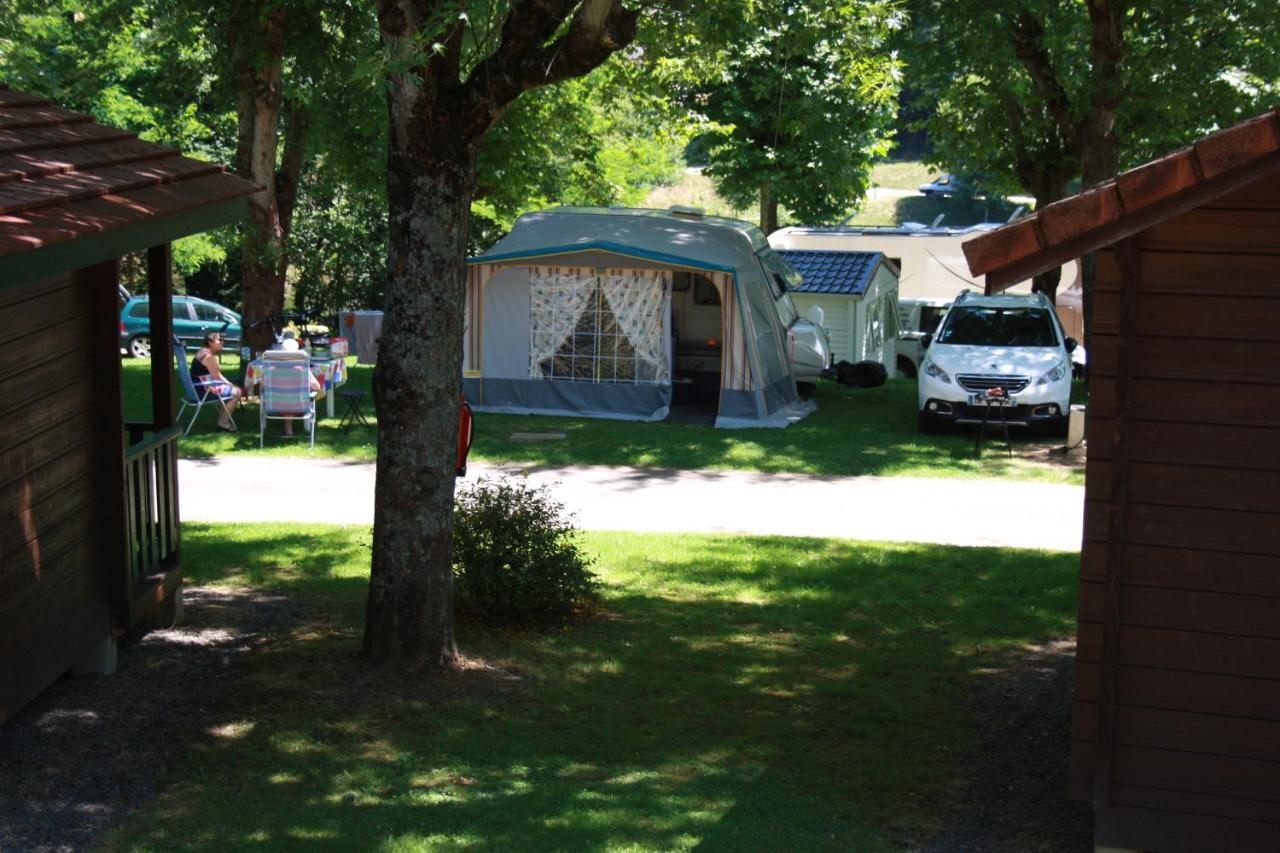 Camping Les Etoiles Saint-Sornin-Lavolps Екстер'єр фото