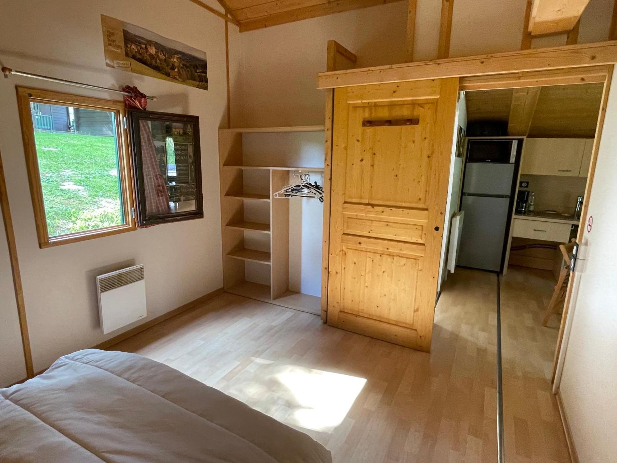 Camping Les Etoiles Saint-Sornin-Lavolps Екстер'єр фото